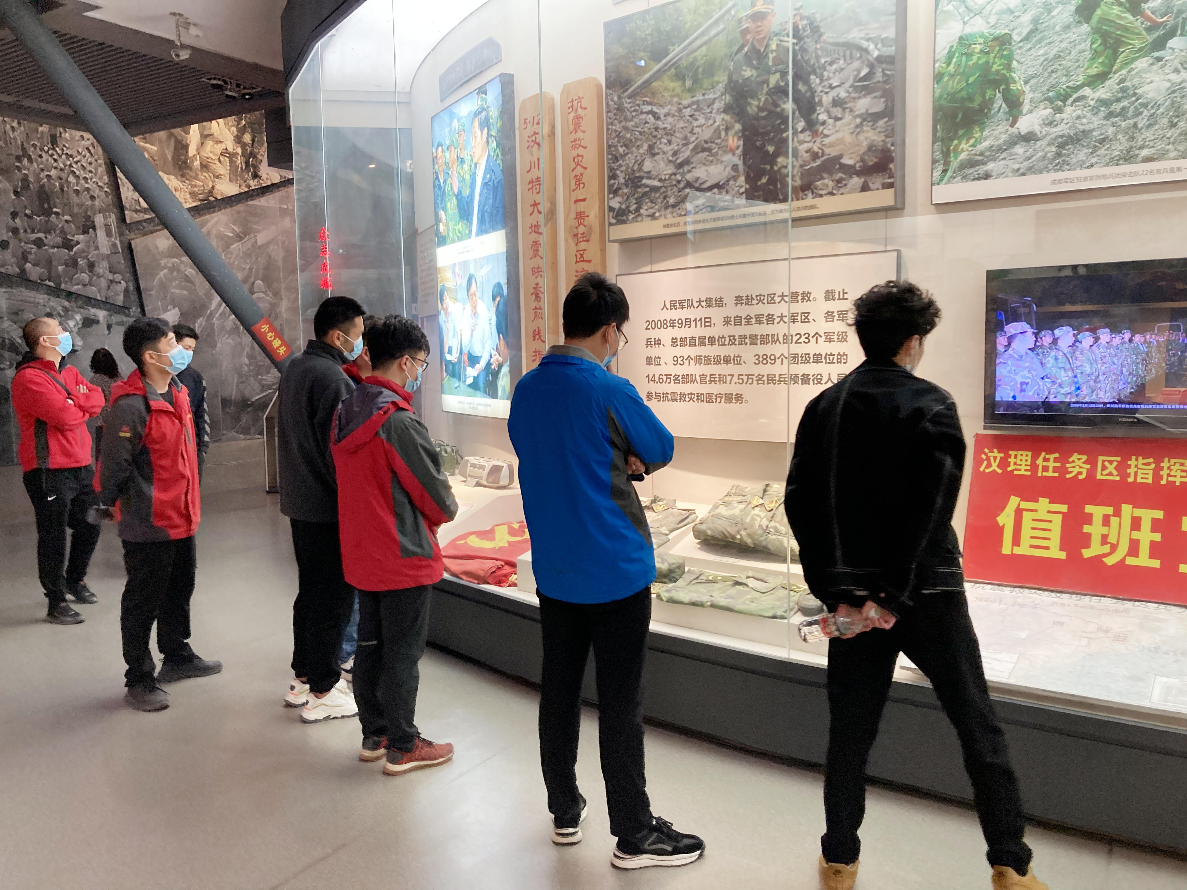 鲜花传敬意，清风寄哀思 ——都四轨道交通JC1项目部开展“清风寄哀思”主题活动