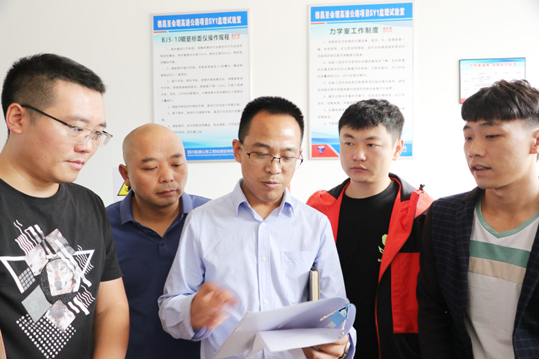 公司董事长杜义祥一行深入一线调研指导工作 公司董事长杜义祥一行深入一线调研指导工作